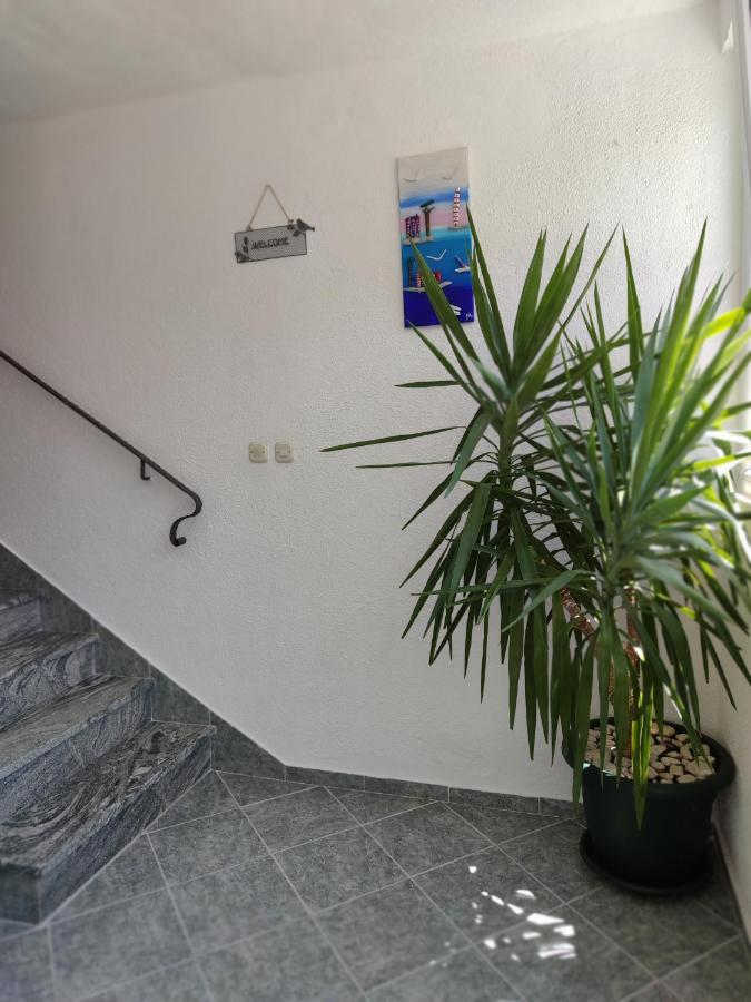 Apartments And Rooms Marica Макарска Екстериор снимка