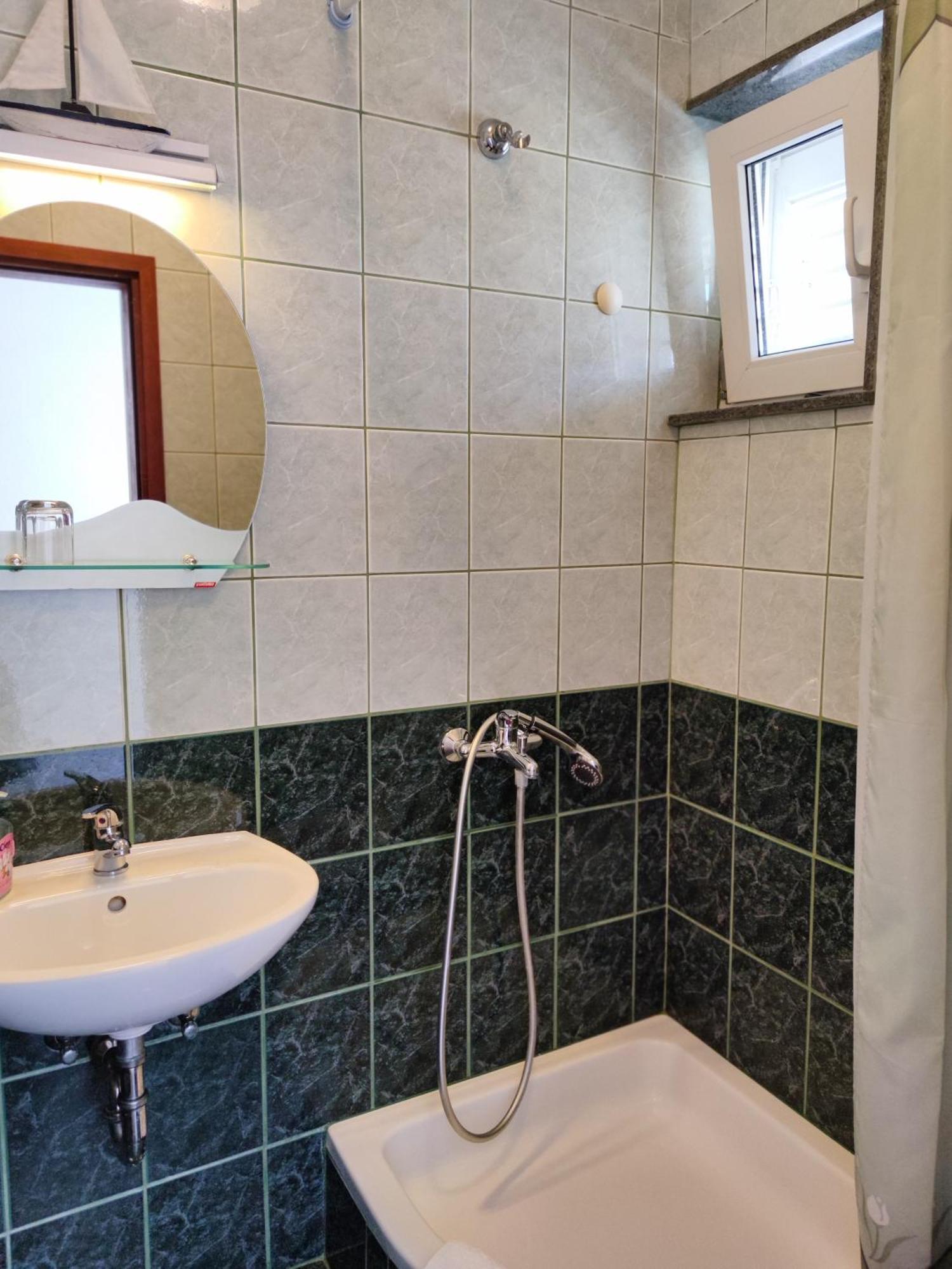 Apartments And Rooms Marica Макарска Стая снимка