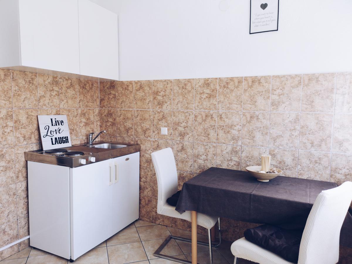Apartments And Rooms Marica Макарска Екстериор снимка